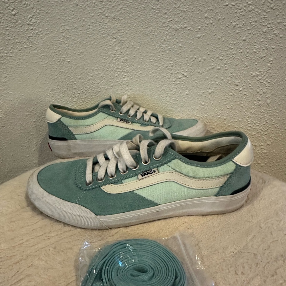 Vans Low Top Sneakers in Mint & Teal